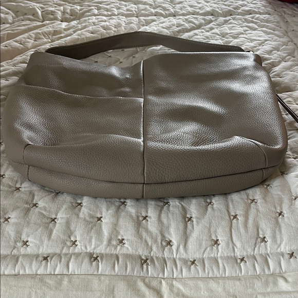 NWOT HOBO Classic Beige Leather Hobo Bag- used once - Picture 6 of 7